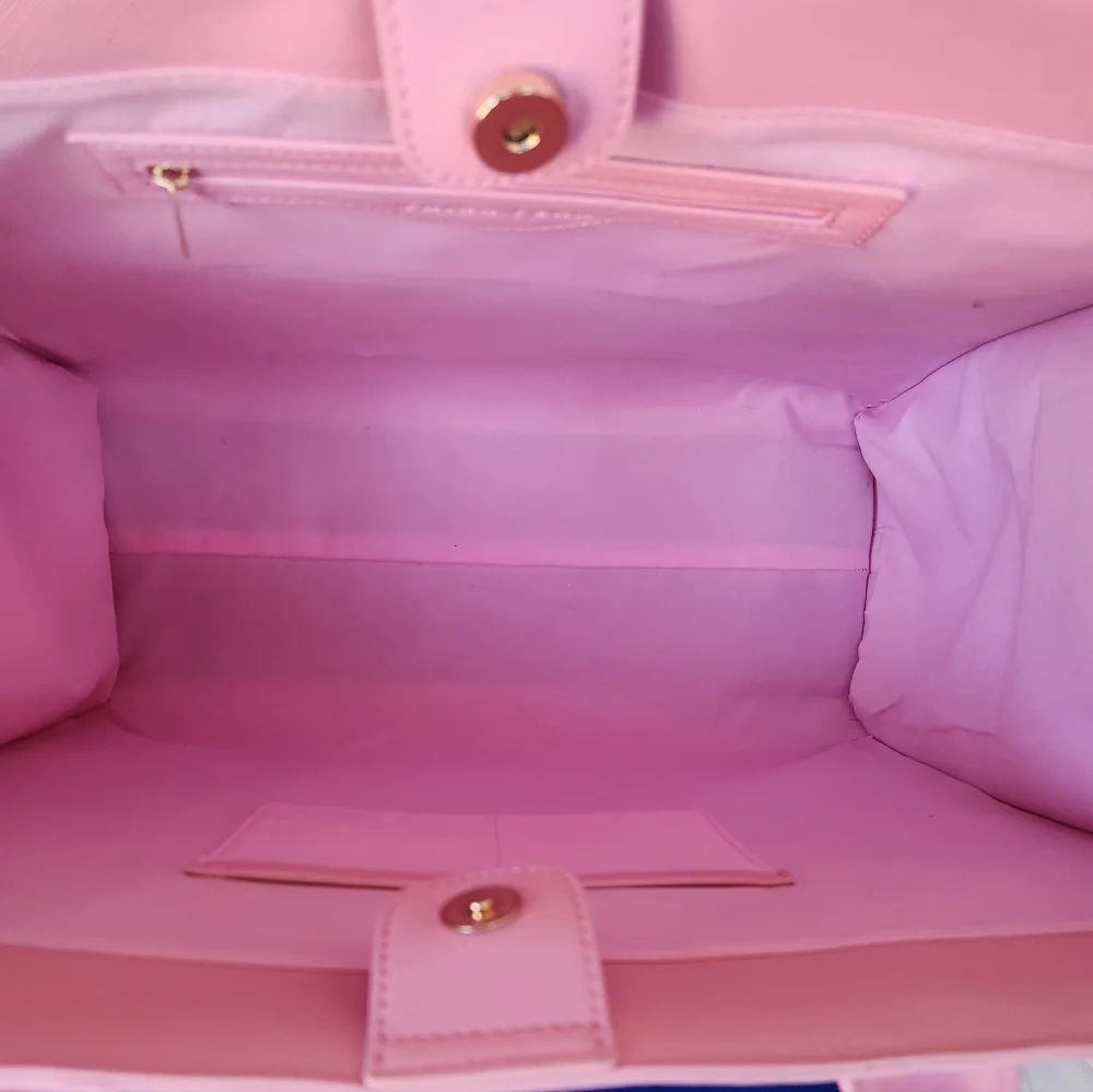 Stunning Trina Turk large bag! Weekender, Tote, Work bag, Travel bag! Anything! - Picture 5 of 12